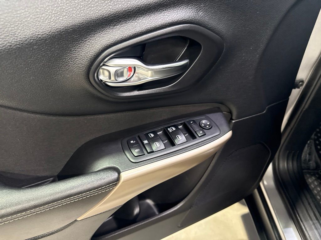 2018 Jeep Cherokee Latitude - 23041195 - 23