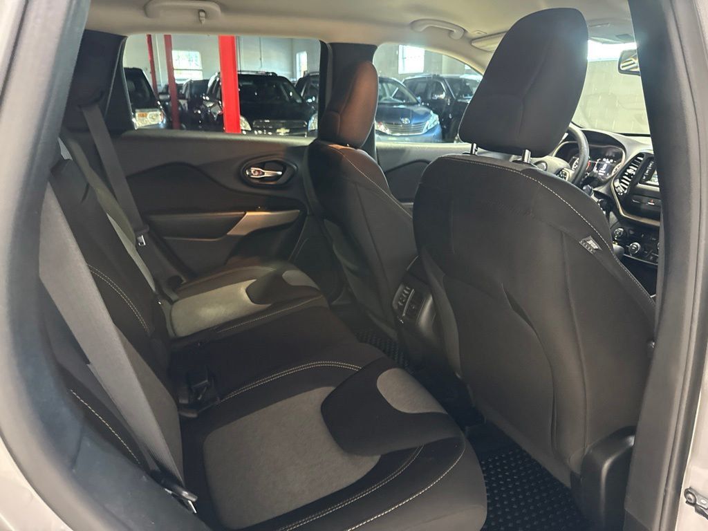 2018 Jeep Cherokee Latitude - 23041195 - 30