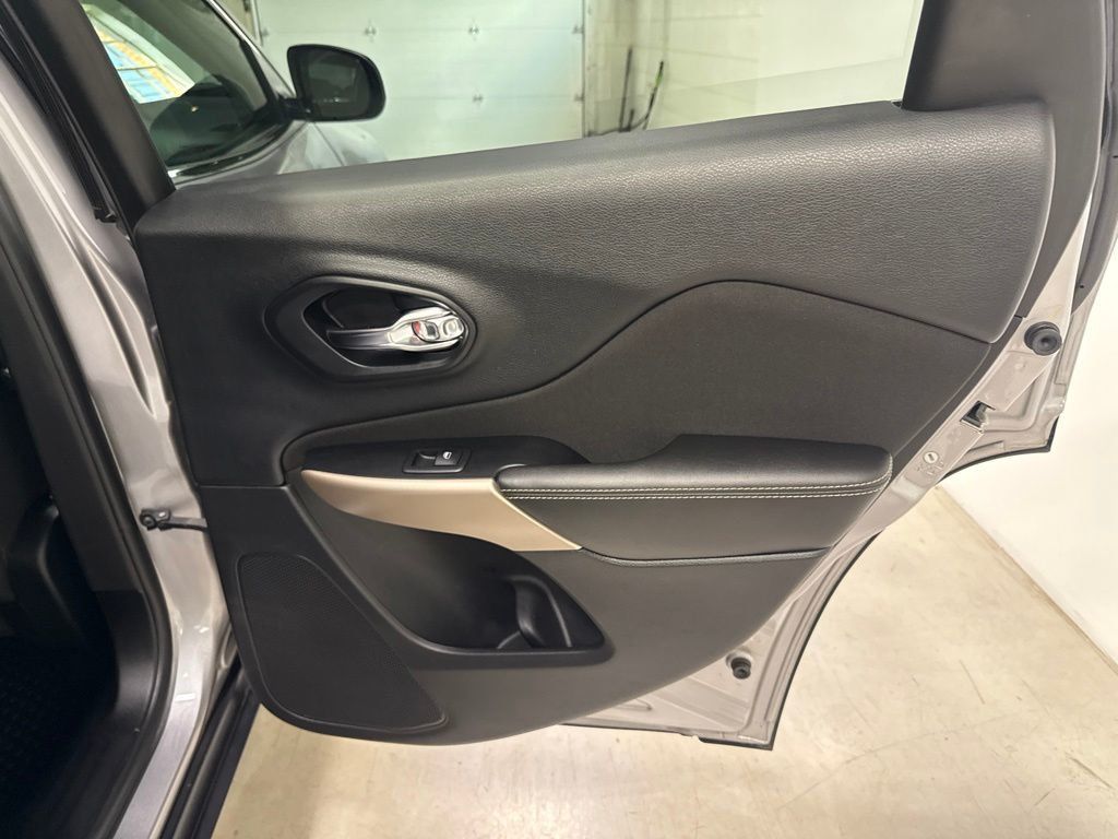 2018 Jeep Cherokee Latitude - 23041195 - 32