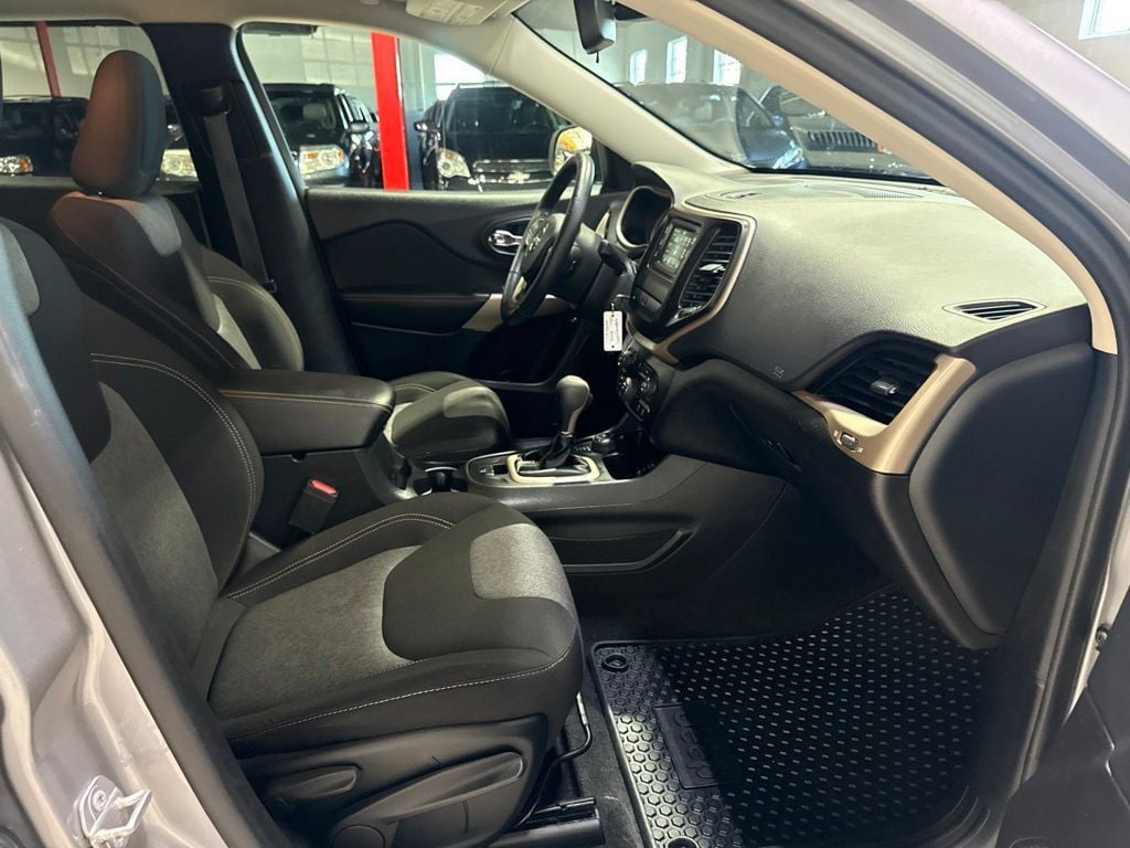 2018 Jeep Cherokee Latitude - 23041195 - 33