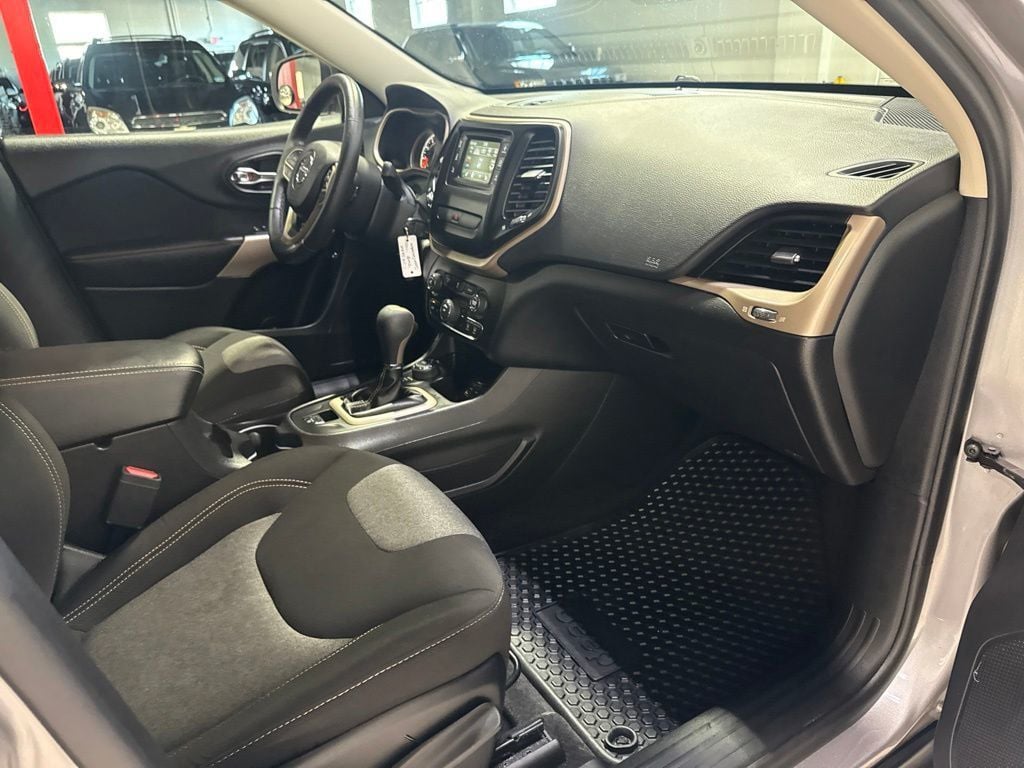 2018 Jeep Cherokee Latitude - 23041195 - 34