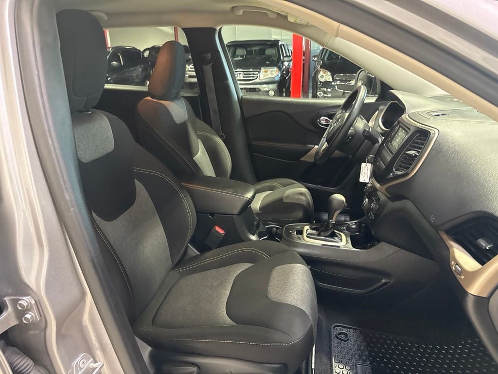 2018 Jeep Cherokee Latitude - 23041195 - 35
