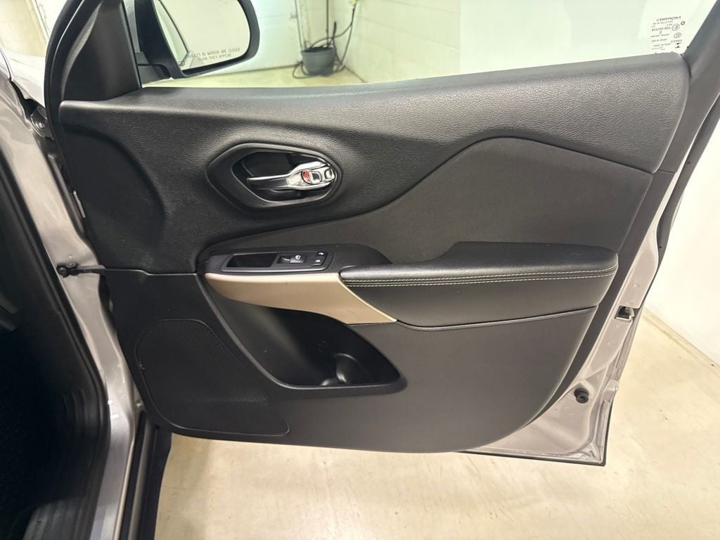 2018 Jeep Cherokee Latitude - 23041195 - 36