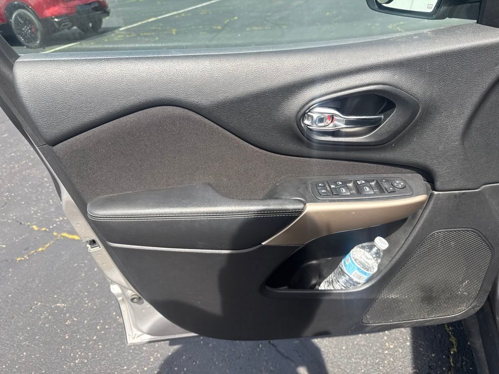 2018 Jeep Cherokee Latitude - 23041195 - 8