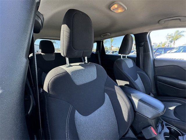 2018 Jeep Cherokee Latitude - 22654650 - 11