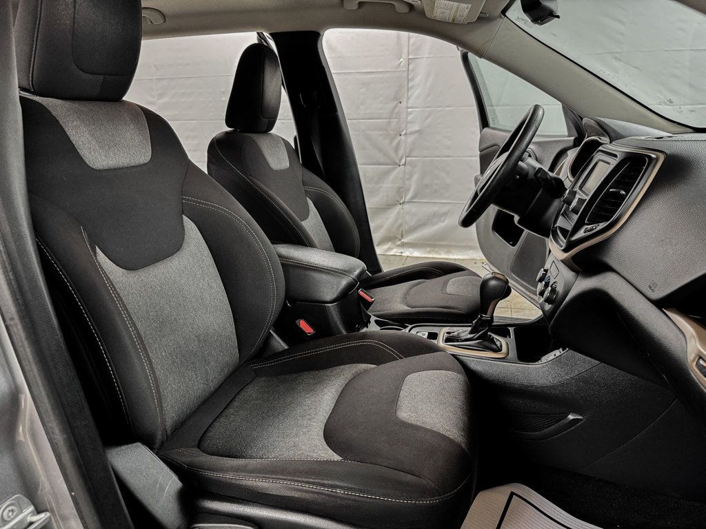 2018 Jeep Cherokee LATITUDE - 23010946 - 10