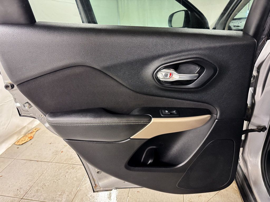 2018 Jeep Cherokee LATITUDE - 23010946 - 13