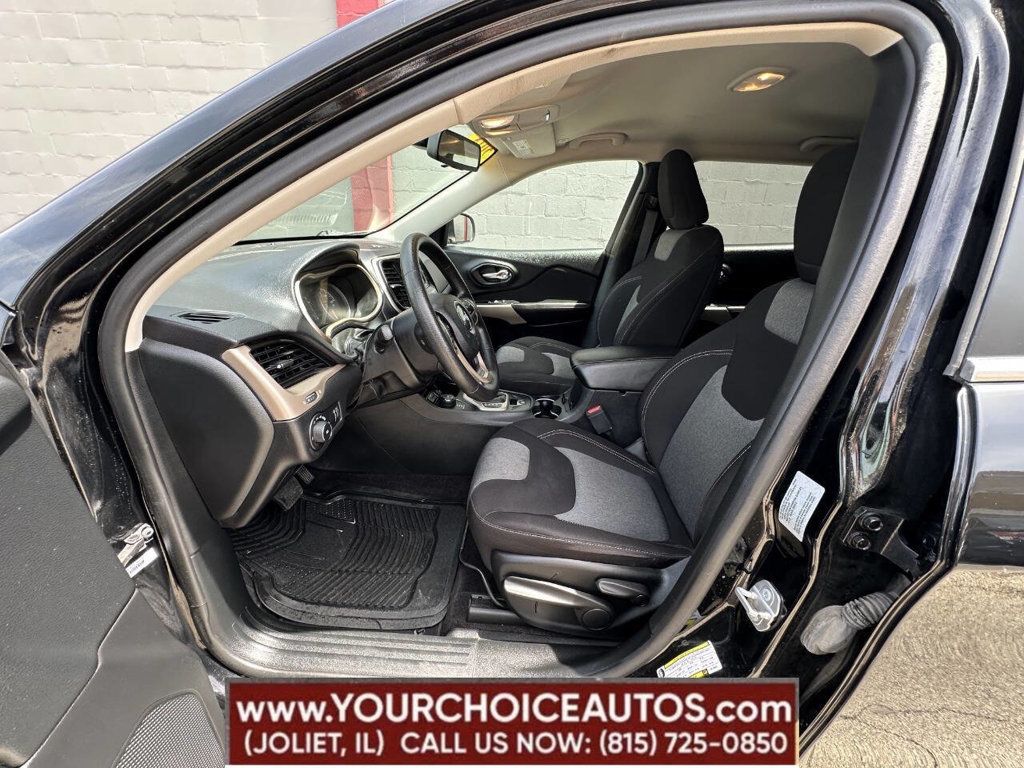 2018 Jeep Cherokee Latitude 4x4 4dr SUV - 22856423 - 16