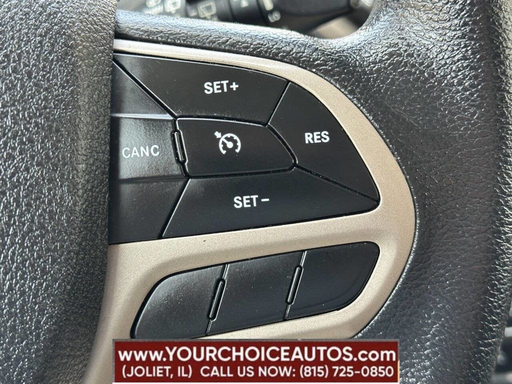 2018 Jeep Cherokee Latitude 4x4 4dr SUV - 22856423 - 34