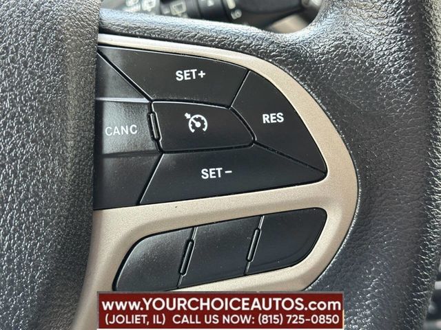 2018 Jeep Cherokee Latitude 4x4 4dr SUV - 22856423 - 34