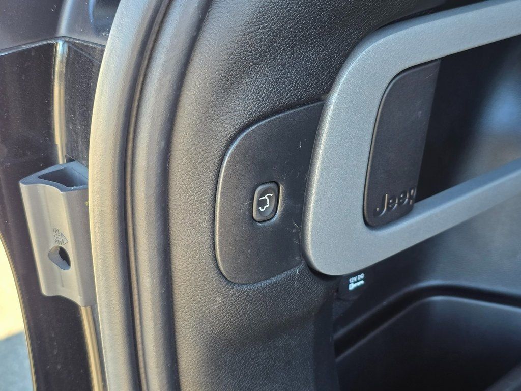 2018 Jeep Cherokee Limited FWD - 22948892 - 10