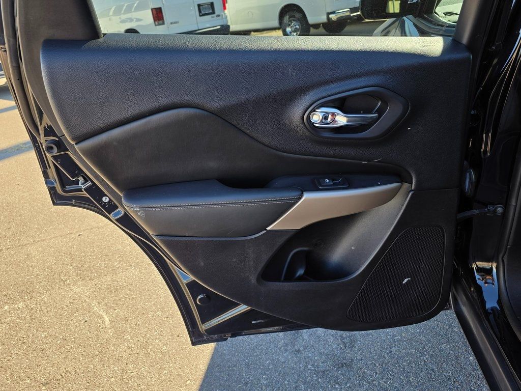 2018 Jeep Cherokee Limited FWD - 22948892 - 16