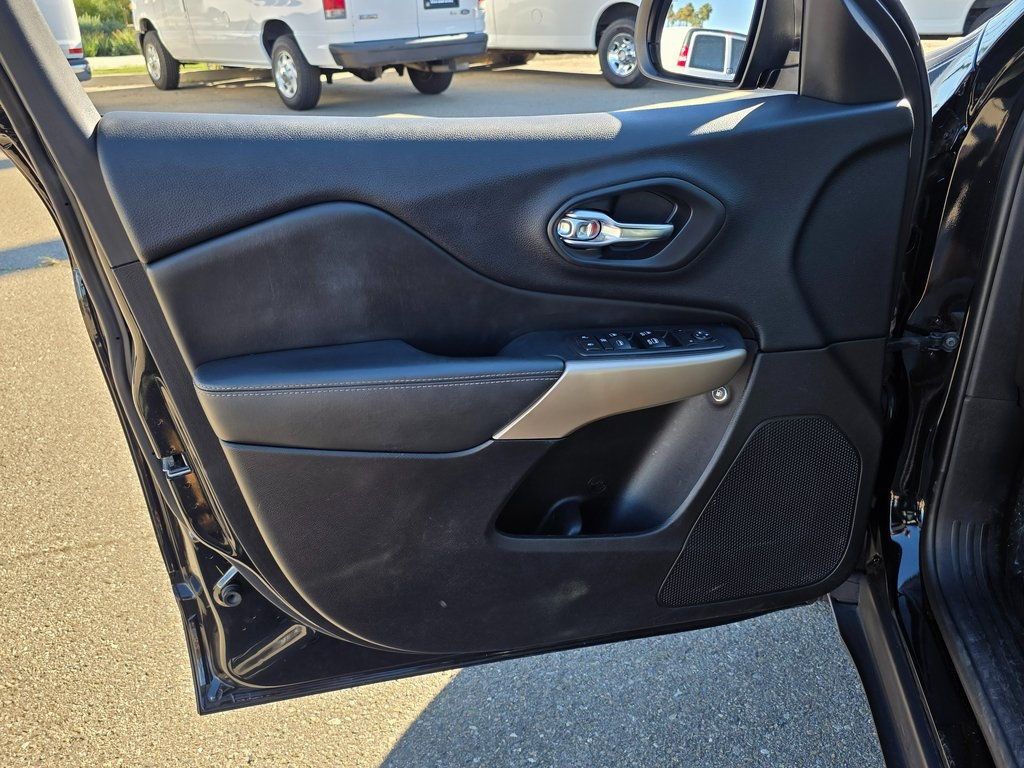 2018 Jeep Cherokee Limited FWD - 22948892 - 17