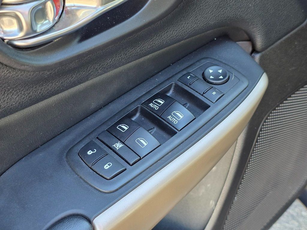 2018 Jeep Cherokee Limited FWD - 22948892 - 18