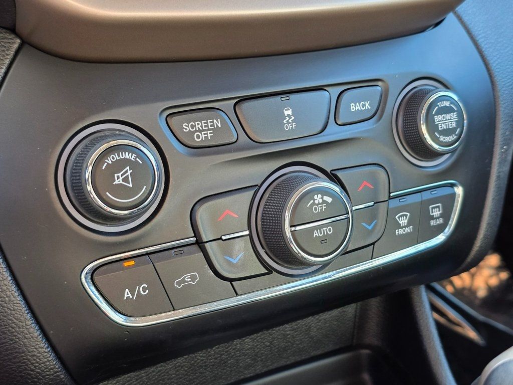 2018 Jeep Cherokee Limited FWD - 22948892 - 27