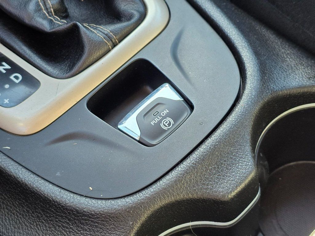 2018 Jeep Cherokee Limited FWD - 22948892 - 31