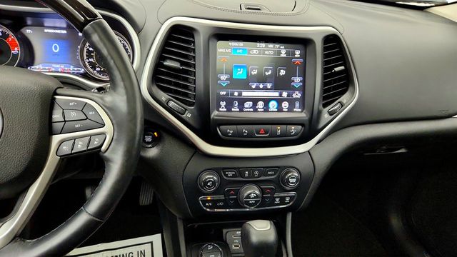 2018 Jeep Cherokee Overland 4x4 w/ CommandView Dual-Pane Pranoramic Roof - 23046226 - 16