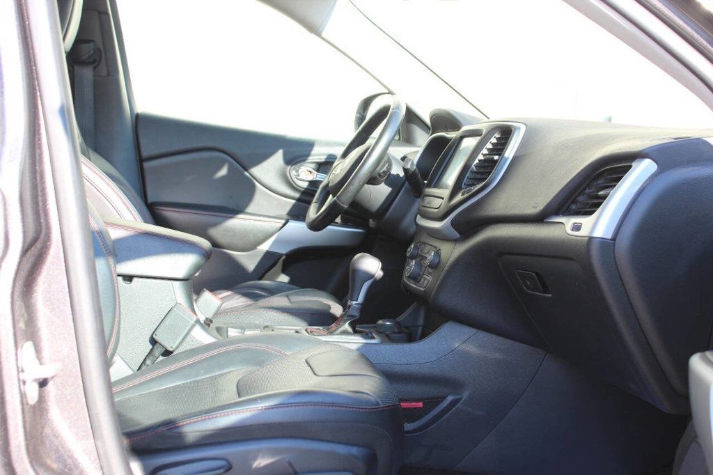 2018 Jeep Cherokee Trailhawk 4x4 - 22887705 - 15