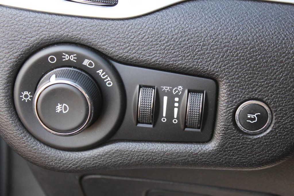 2018 Jeep Cherokee Trailhawk 4x4 - 22887705 - 25