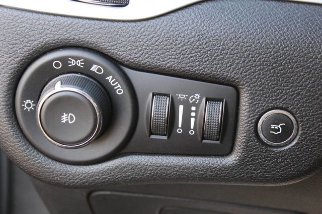 2018 Jeep Cherokee Trailhawk 4x4 - 22887705 - 25