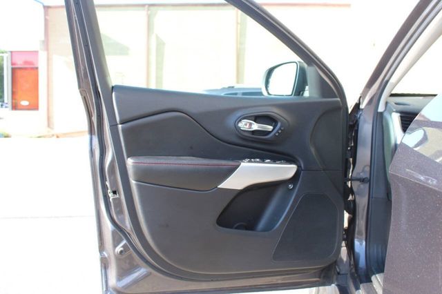 2018 Jeep Cherokee Trailhawk 4x4 - 22887705 - 8