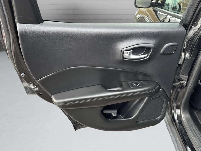 2018 Jeep Compass Altitude 4x4 - 22944151 - 17