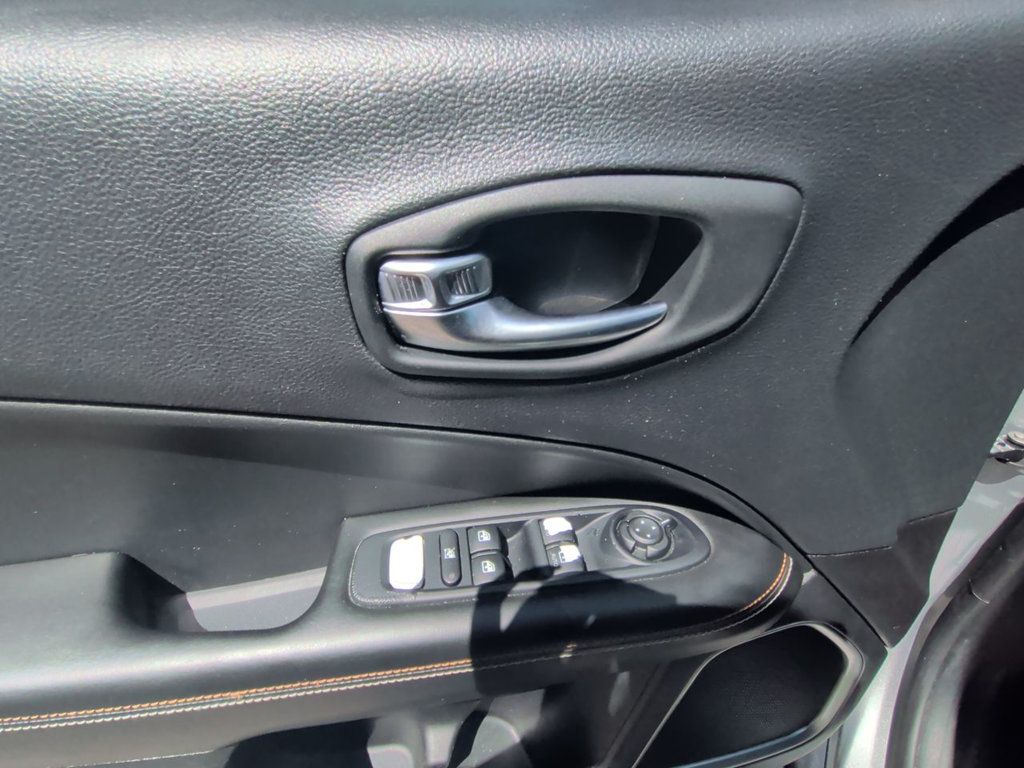 Jeep Compass LATITUDE photo 12