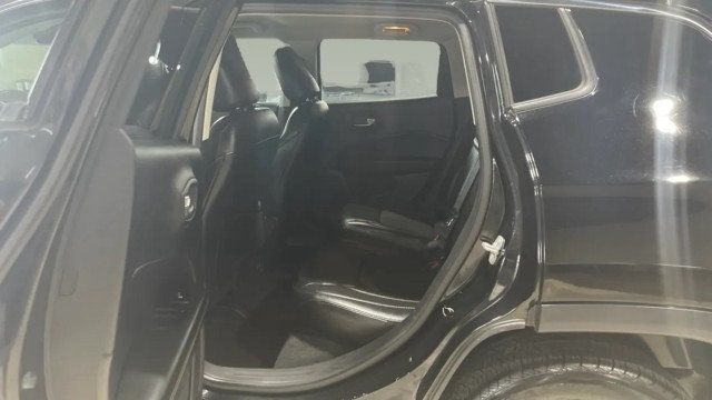 2018 Jeep Compass Latitude 4x4 - 22982579 - 10