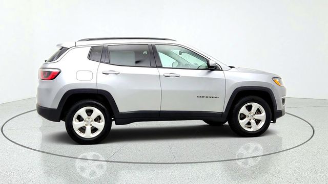 2018 Jeep Compass Latitude 4x4 - 23082790 - 3