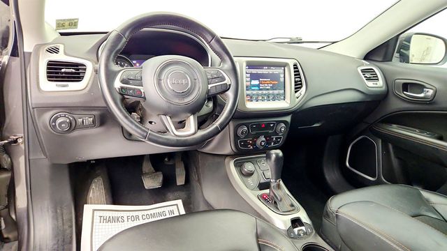 2018 Jeep Compass Latitude 4x4 w/ Navigation, Popular Equipment & Full Sunroof - 23035201 - 10