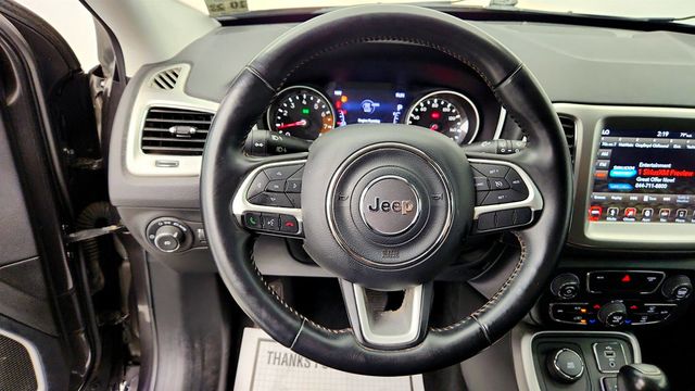 2018 Jeep Compass Latitude 4x4 w/ Navigation, Popular Equipment & Full Sunroof - 23035201 - 11