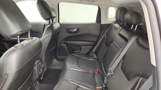 2018 Jeep Compass Latitude 4x4 w/ Navigation, Popular Equipment & Full Sunroof - 23035201 - 17