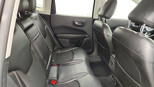 2018 Jeep Compass Latitude 4x4 w/ Navigation, Popular Equipment & Full Sunroof - 23035201 - 19
