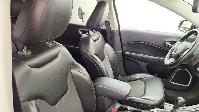 2018 Jeep Compass Latitude 4x4 w/ Navigation, Popular Equipment & Full Sunroof - 23035201 - 20