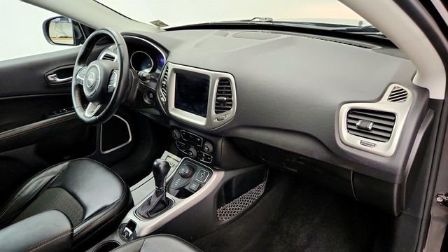 2018 Jeep Compass Latitude 4x4 w/ Navigation, Popular Equipment & Full Sunroof - 23035201 - 21