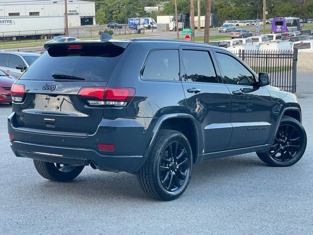 2018 Jeep Grand Cherokee Altitude photo 2