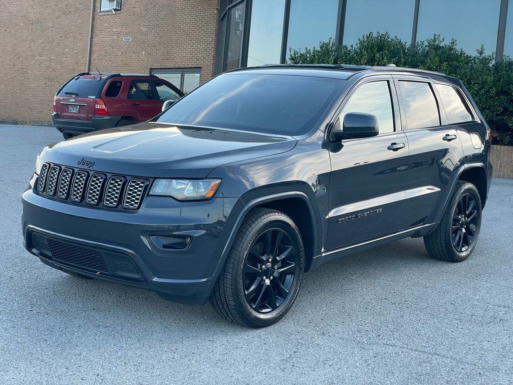 2018 Jeep Grand Cherokee Altitude photo 3