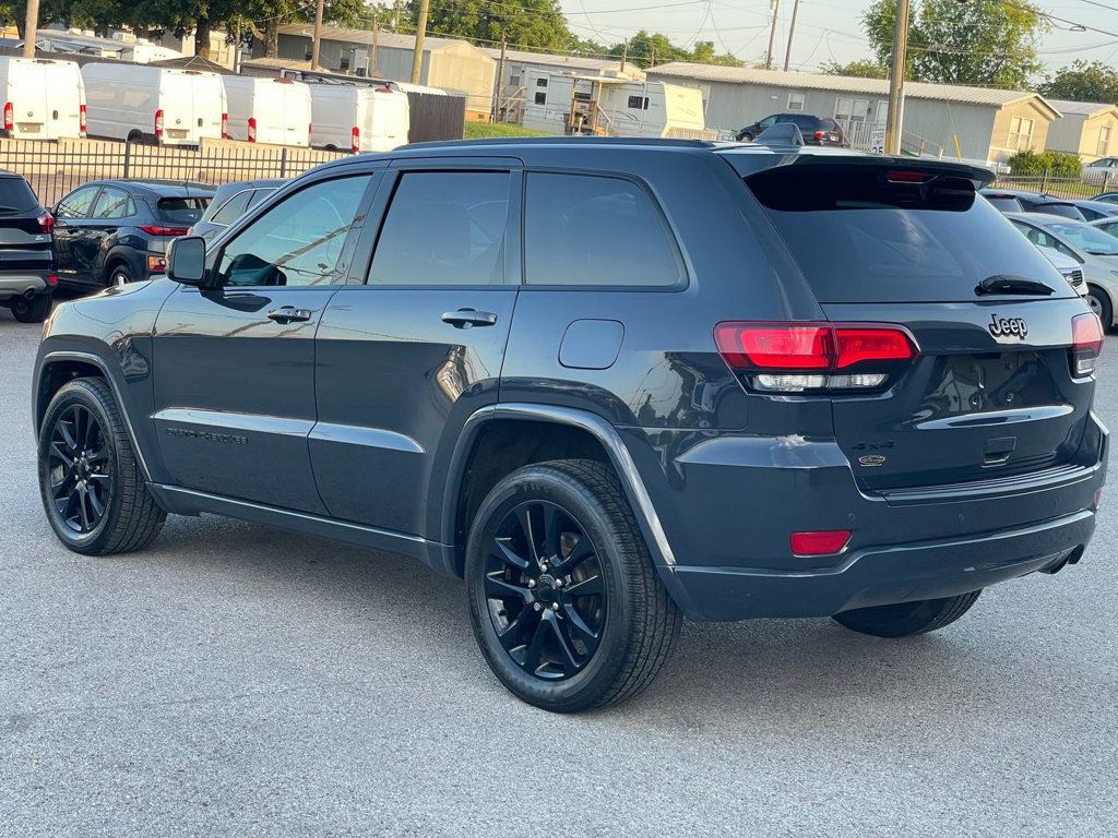 2018 Jeep Grand Cherokee Altitude photo 5