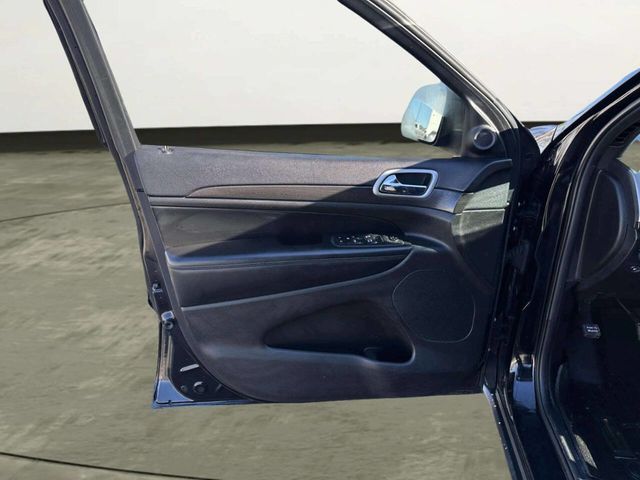 2018 Jeep Grand Cherokee Laredo 4x2 4dr SUV - 22979992 - 10