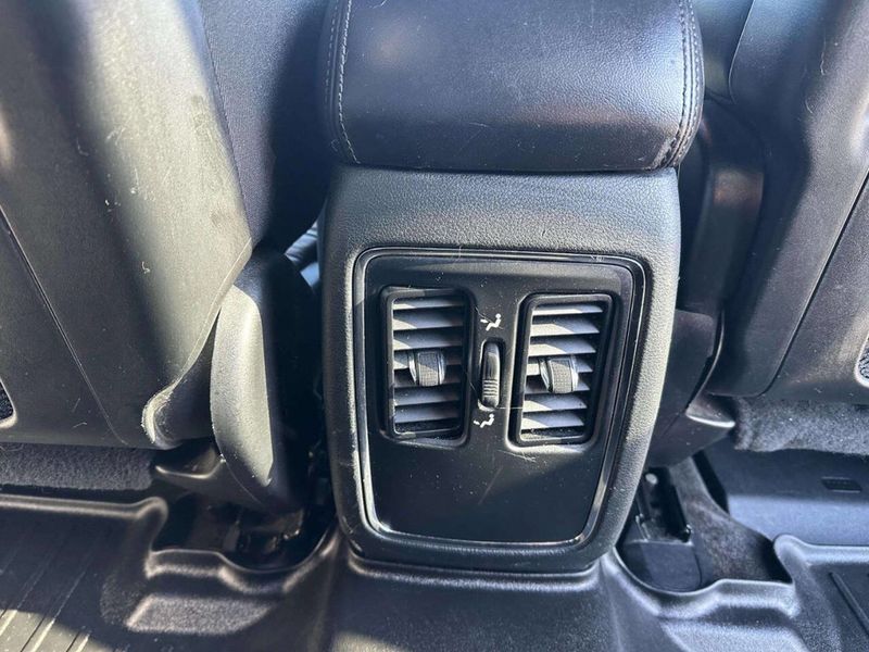 2018 Jeep Grand Cherokee Laredo 4x2 4dr SUV - 22979992 - 20