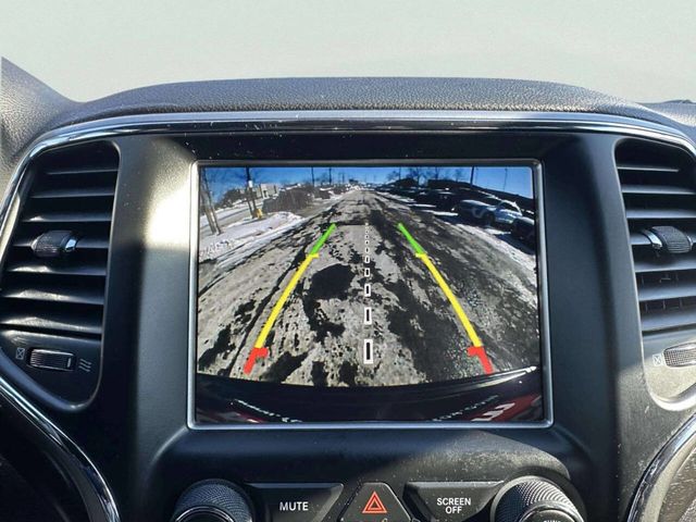 2018 Jeep Grand Cherokee Laredo 4x2 4dr SUV - 22979992 - 32