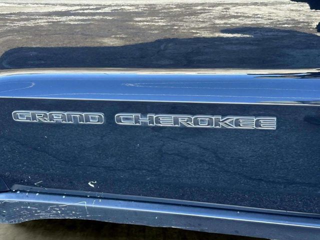 2018 Jeep Grand Cherokee Laredo 4x2 4dr SUV - 22979992 - 8