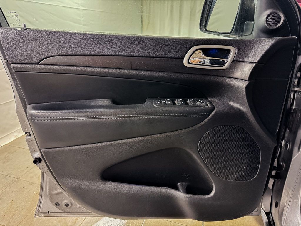 2018 Jeep Grand Cherokee Laredo 4x4 - 22984708 - 11