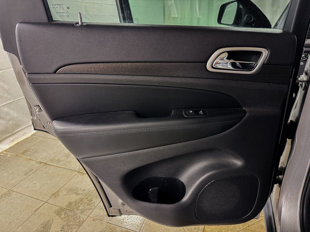 2018 Jeep Grand Cherokee Laredo 4x4 - 22984708 - 12