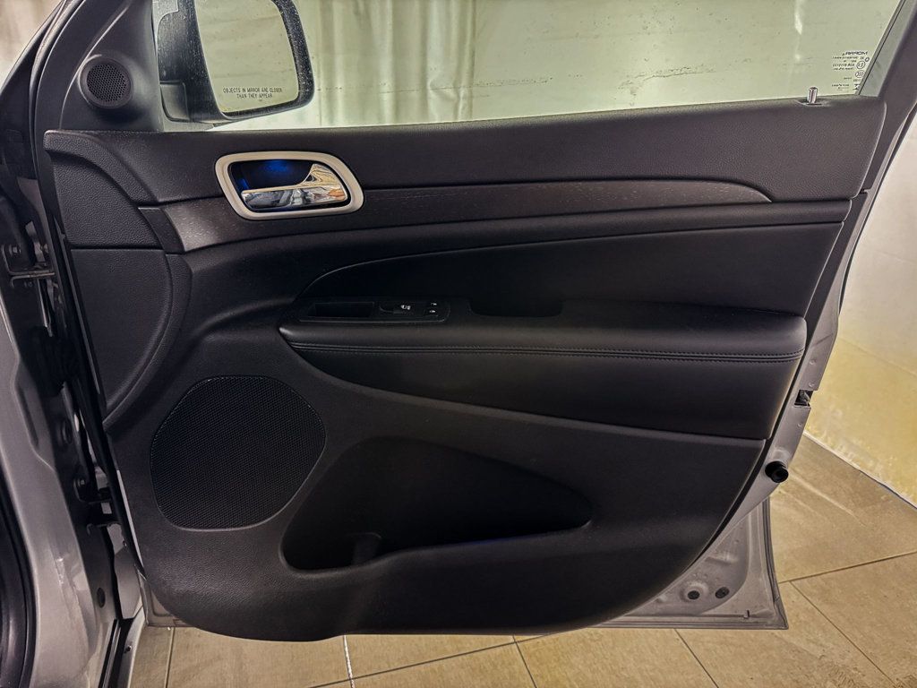 2018 Jeep Grand Cherokee Laredo 4x4 - 22984708 - 14