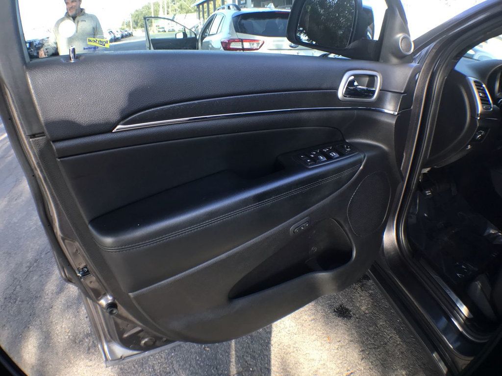 Jeep Grand Cherokee photo 12
