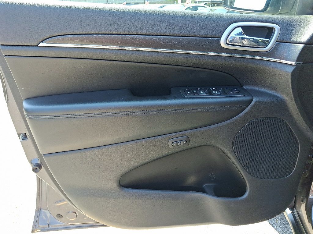 2018 Jeep Grand Cherokee Limited photo 12