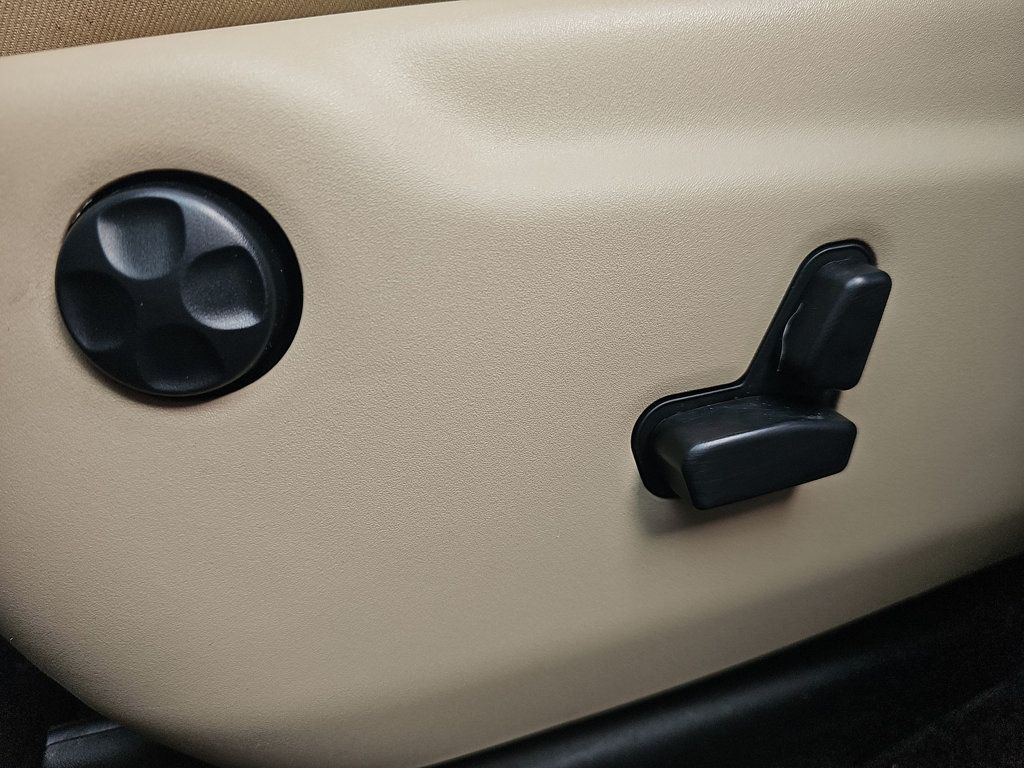 Jeep Grand Cherokee photo 18