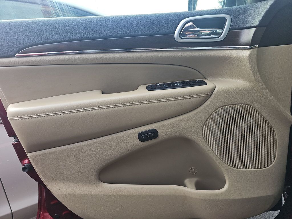 Jeep Grand Cherokee photo 19