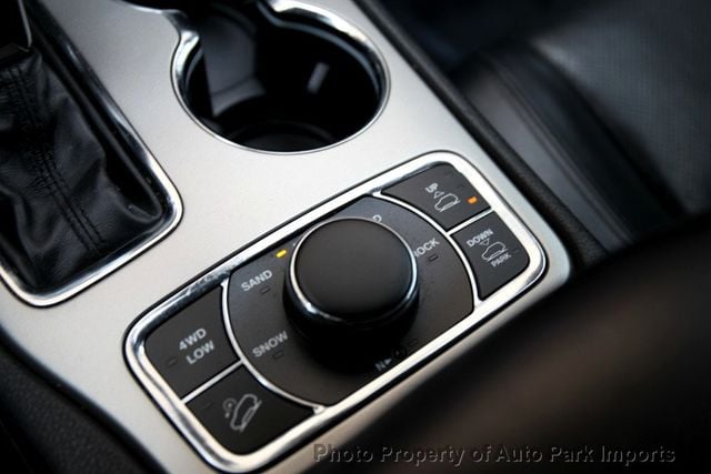 2018 Jeep Grand Cherokee Overland 4x4 - 22955285 - 38